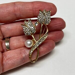 Brooch-rhinestone tulips, NIP, on golden base, 1.7x1.1” approx, faux pearl